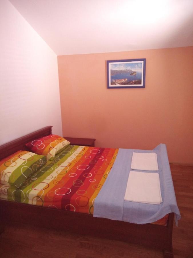 Apartman Ozi Petrovac Exteriör bild