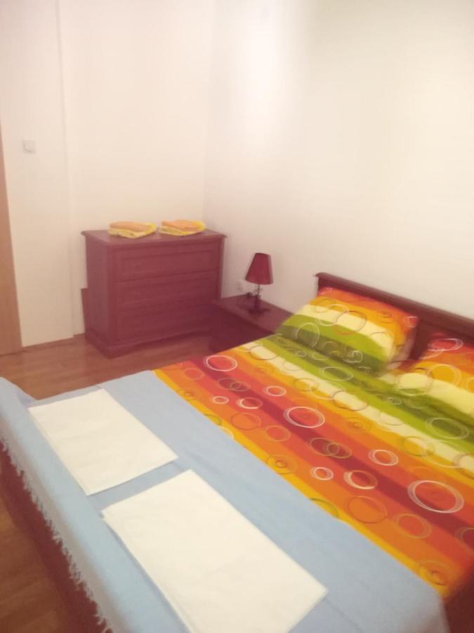 Apartman Ozi Petrovac Exteriör bild